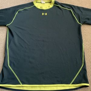 Under Armour Men’s Performance Base layer. Loose fit. XL.  Yellow/grey